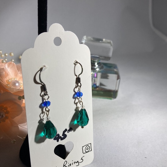 Green, clear ( Swarovski) and blue crystal earrings - Picture 4 of 8